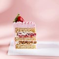 Клубничный с вафельной крошкой