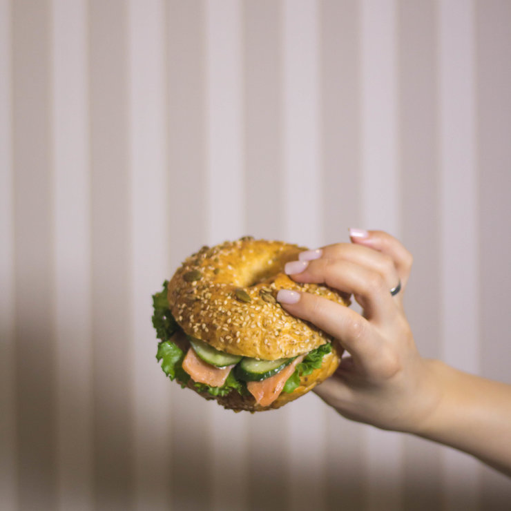 Бейгл с лососем