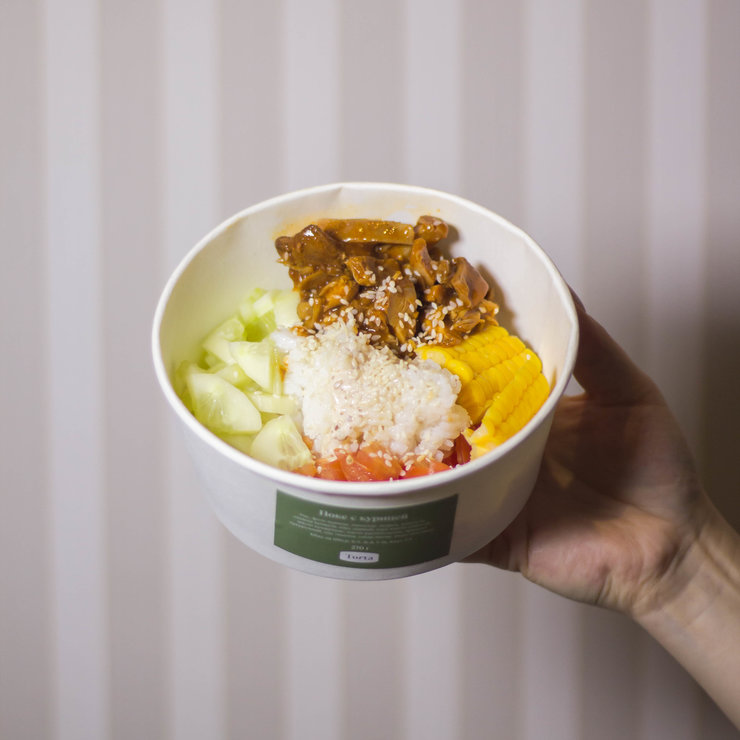 Салат с курицей и рисом