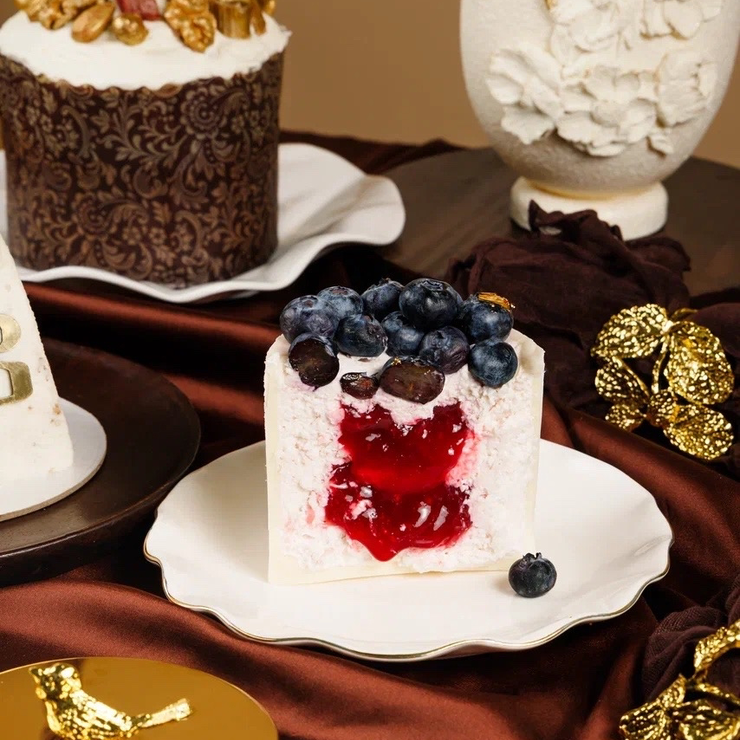 Пасха творожно-малиновая в шоколадном корпусе