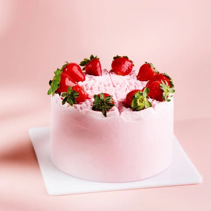 Клубничный с вафельной крошкой